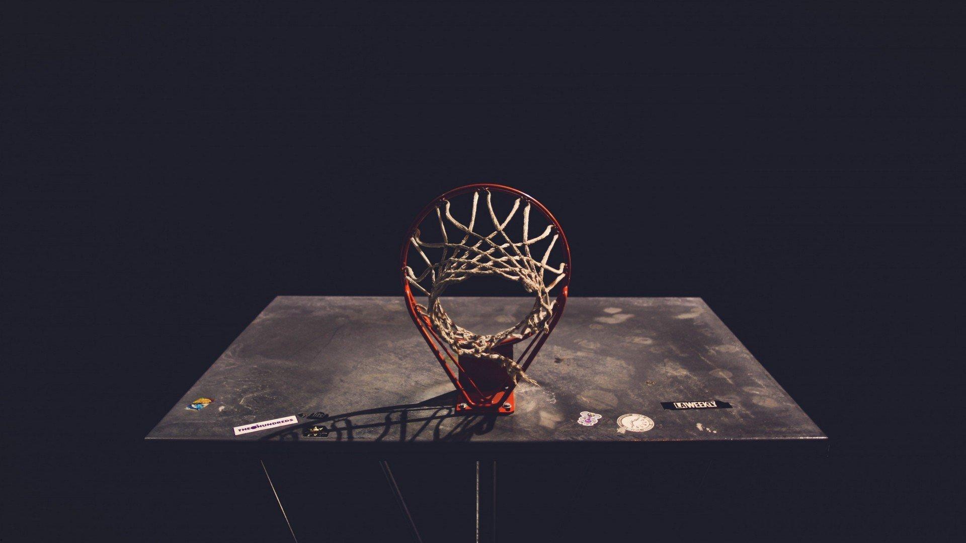 早报巴萨危？杠杆挥挥霍队不敌卖血图存队！欧冠生死战暴露豪门沉疴