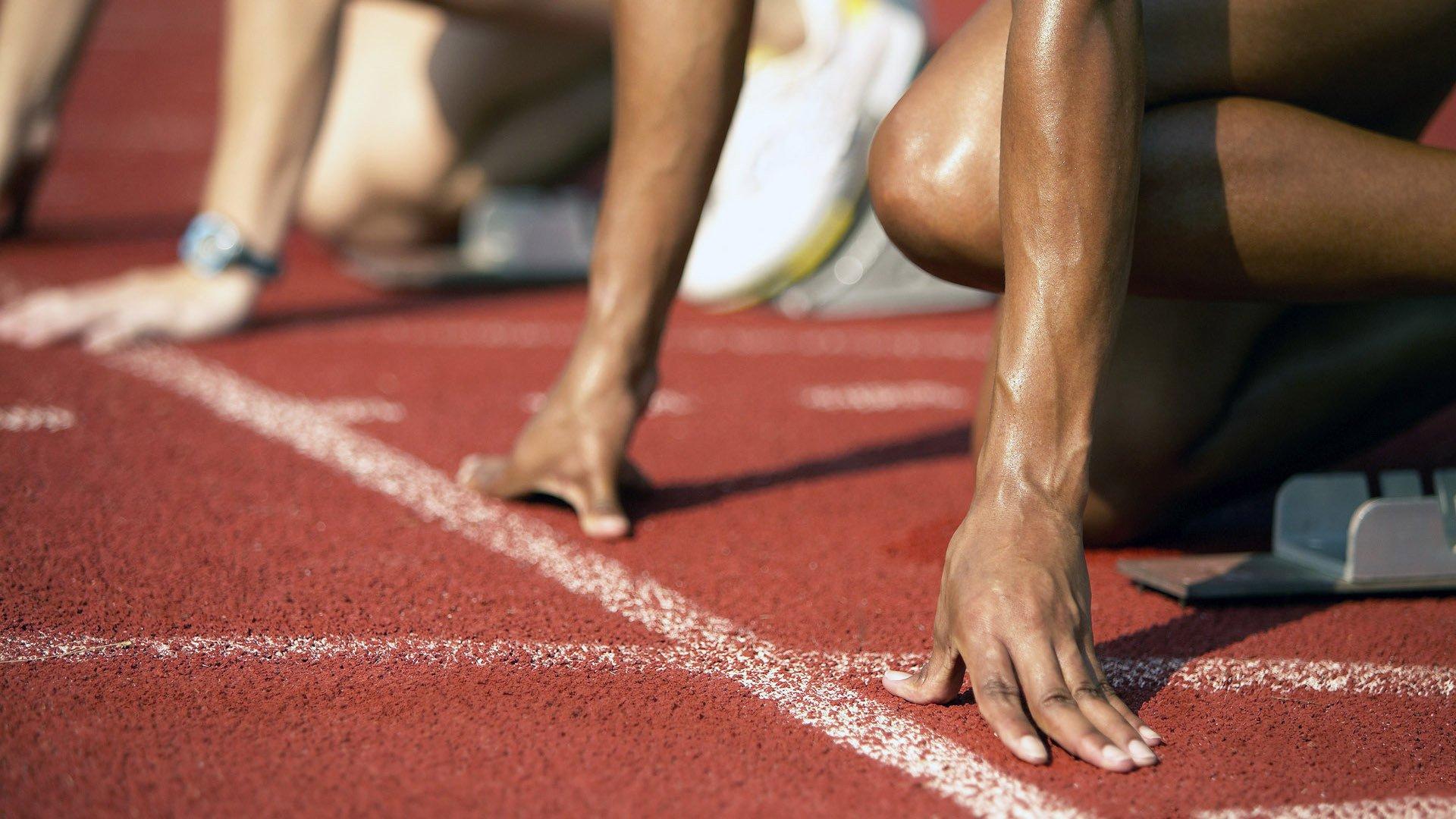 英超诸侯推动劳工证改革，巨资贿赂足总引发足球界震荡