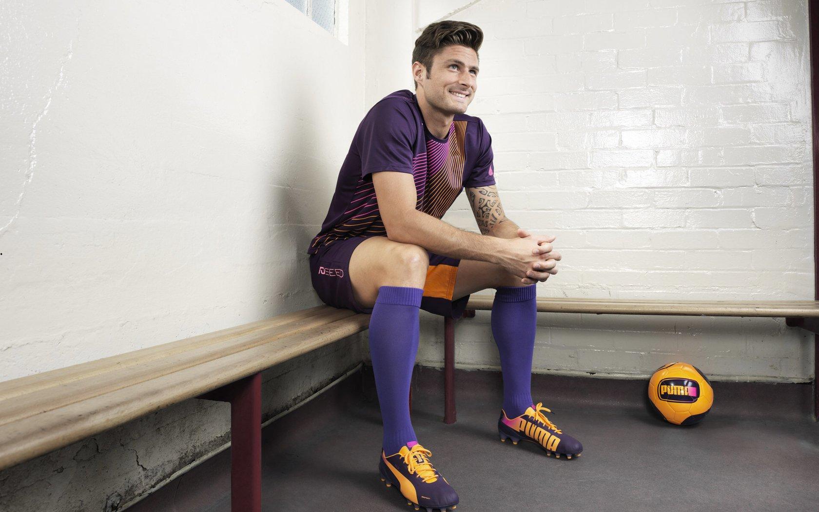 曼城再度登顶英超，控场艺术击溃枪手，六载五冠铸就王朝时代